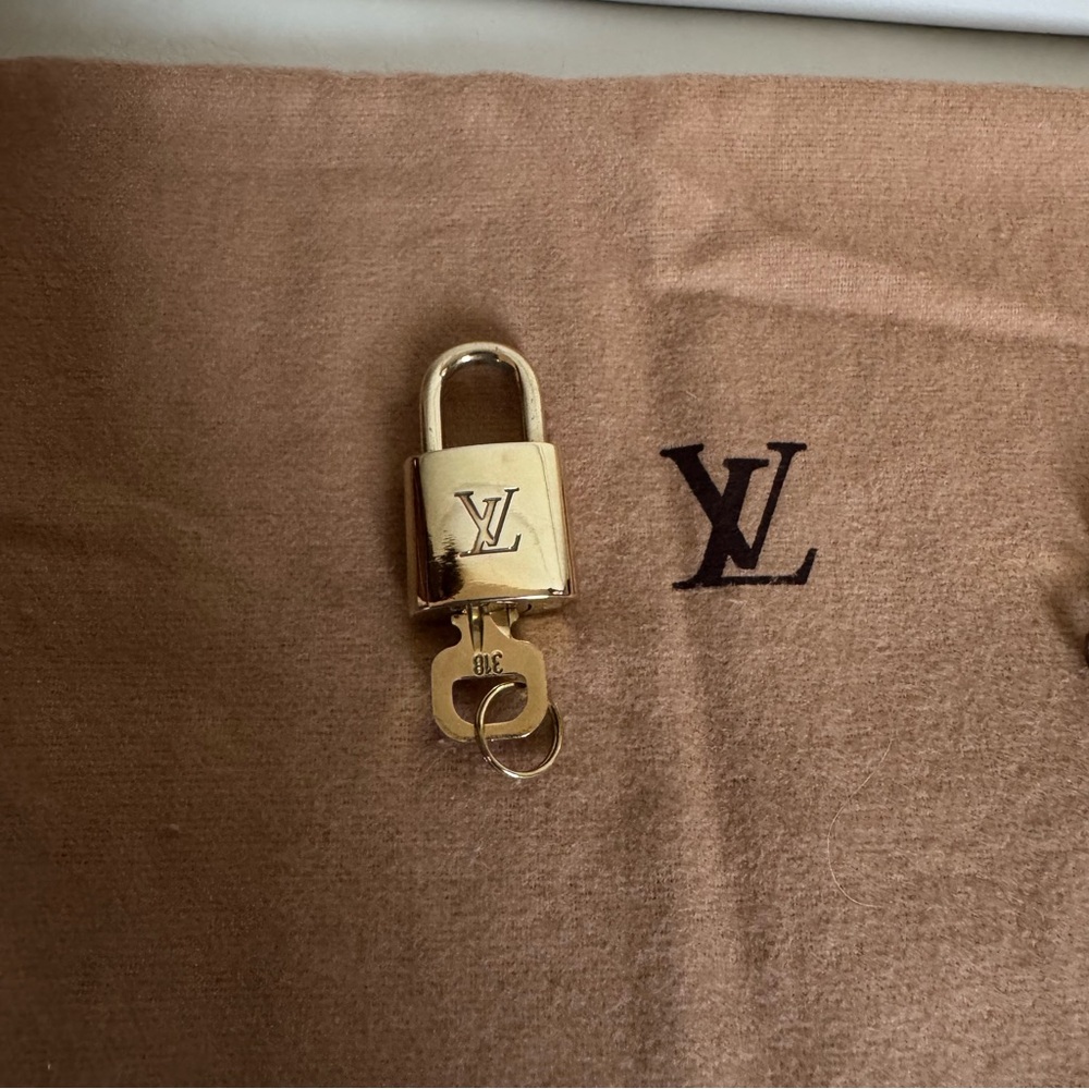 Louis Vuitton Lock and Key# 313, 318, 314, 323 & 327 - Picture 5 of 8